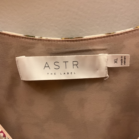ASTR the Label NWOT Beautiful Floral Mini Dress XL - Picture 4 of 12